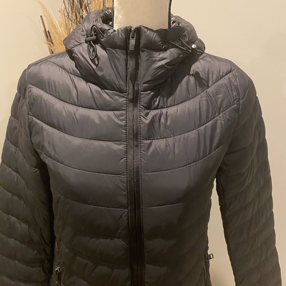 ✨Gap (NWOT) Lightweight Puffer Jacket Size XS✨ - Picture 3 of 13